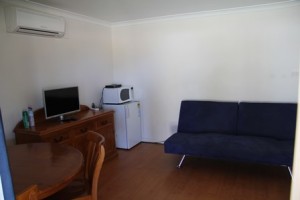 1 Bedroom Cabin Lounge